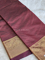 Load image into Gallery viewer, Vaira oosi x Checkered Saree - Wine
