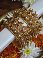 Load image into Gallery viewer, DHATCHAYANI - pair of kada
