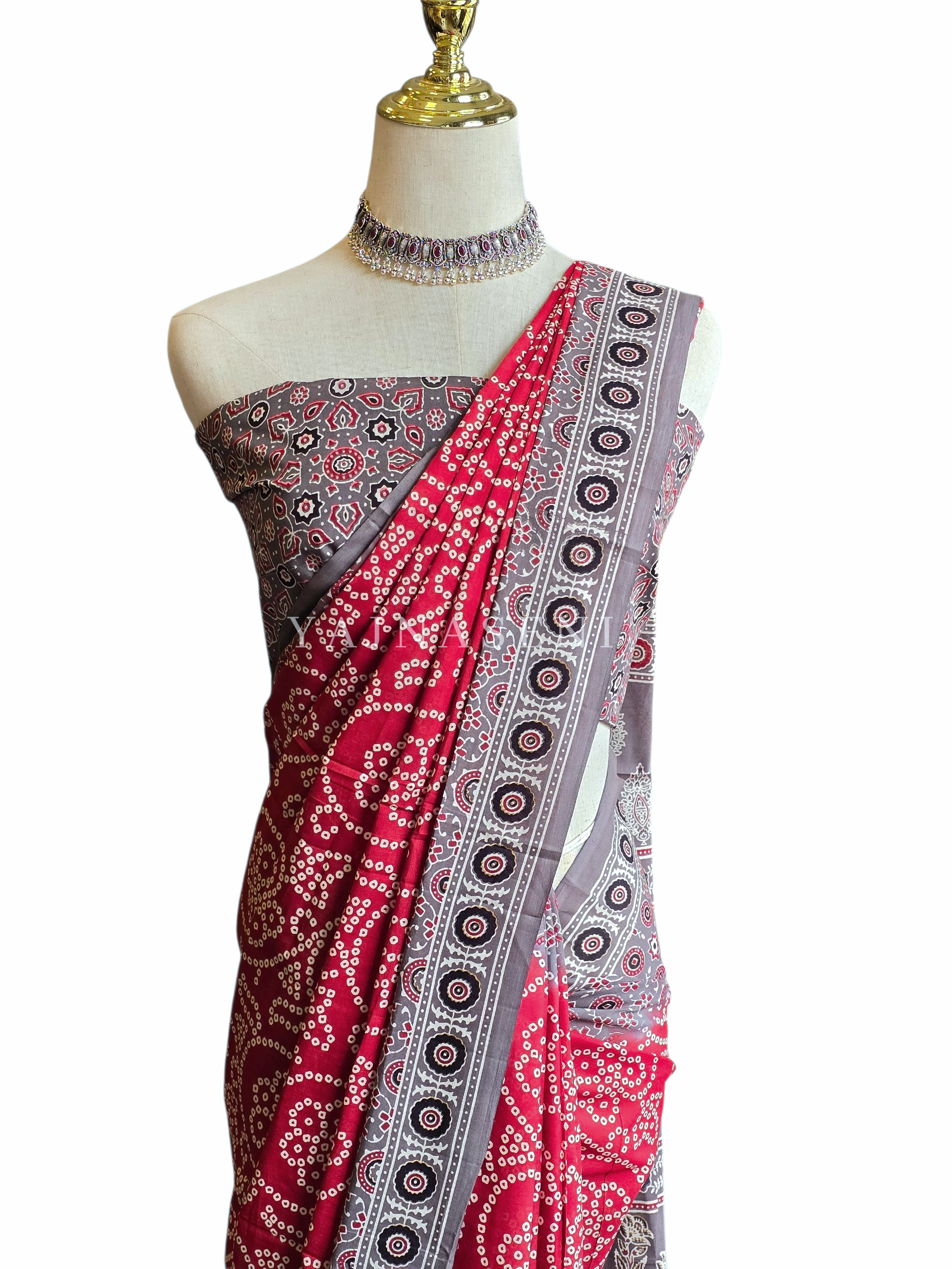 Cotton Saree x Printed Design : Red x Grey