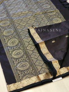 Kanchi cotton silk saree x mini border : Black