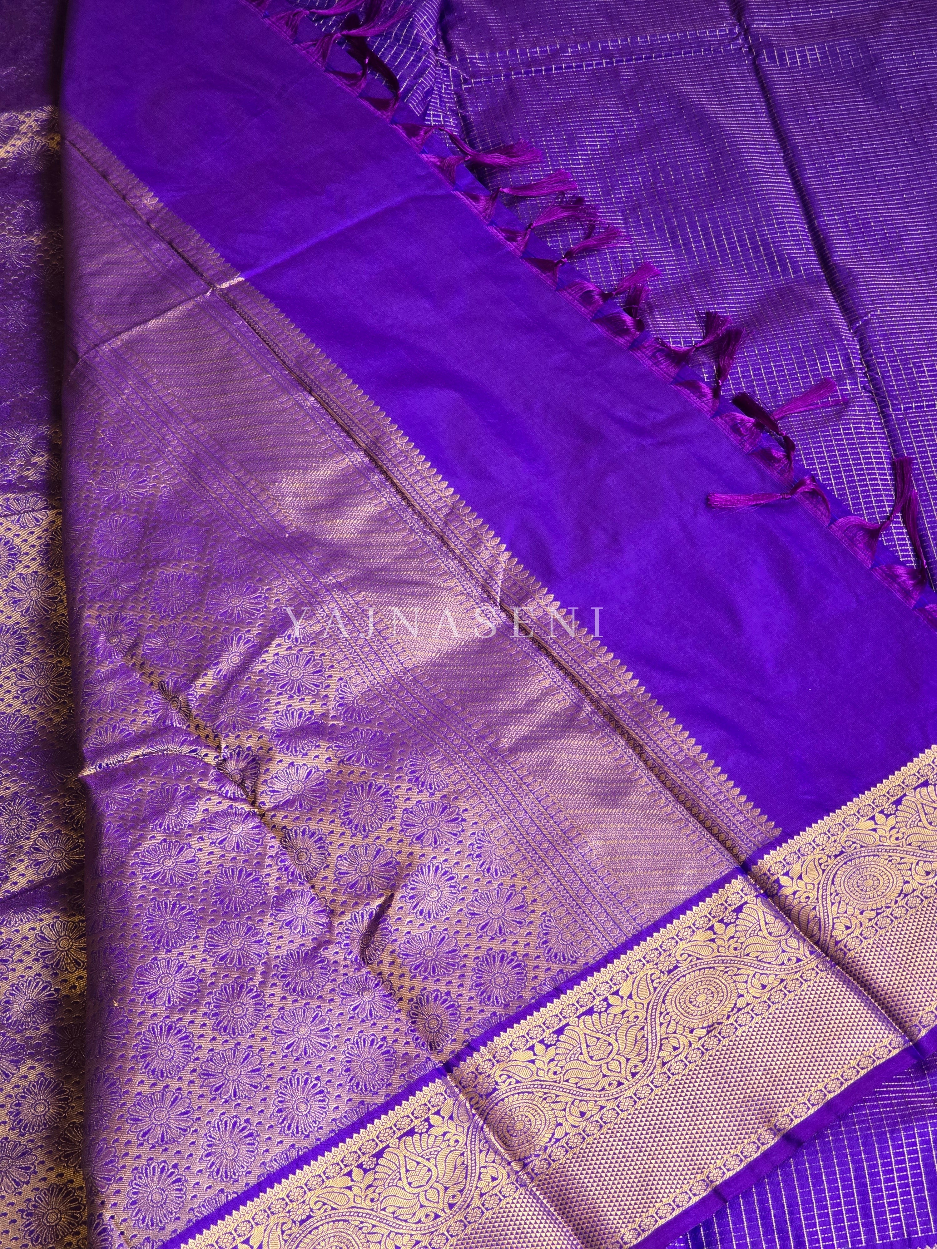 Vaira oosi x Checkered Saree - Violet Blue