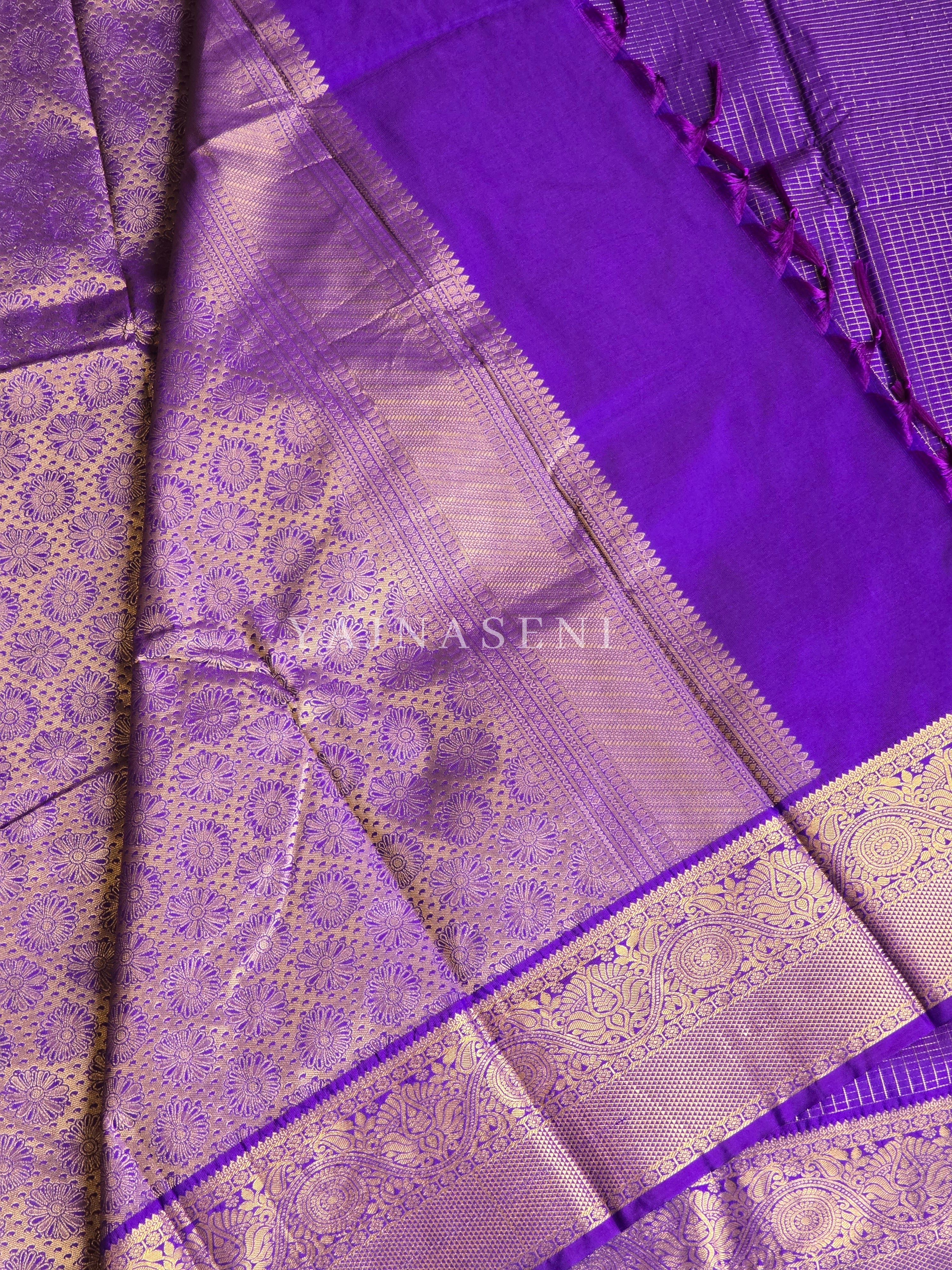 Vaira oosi x Checkered Saree - Violet