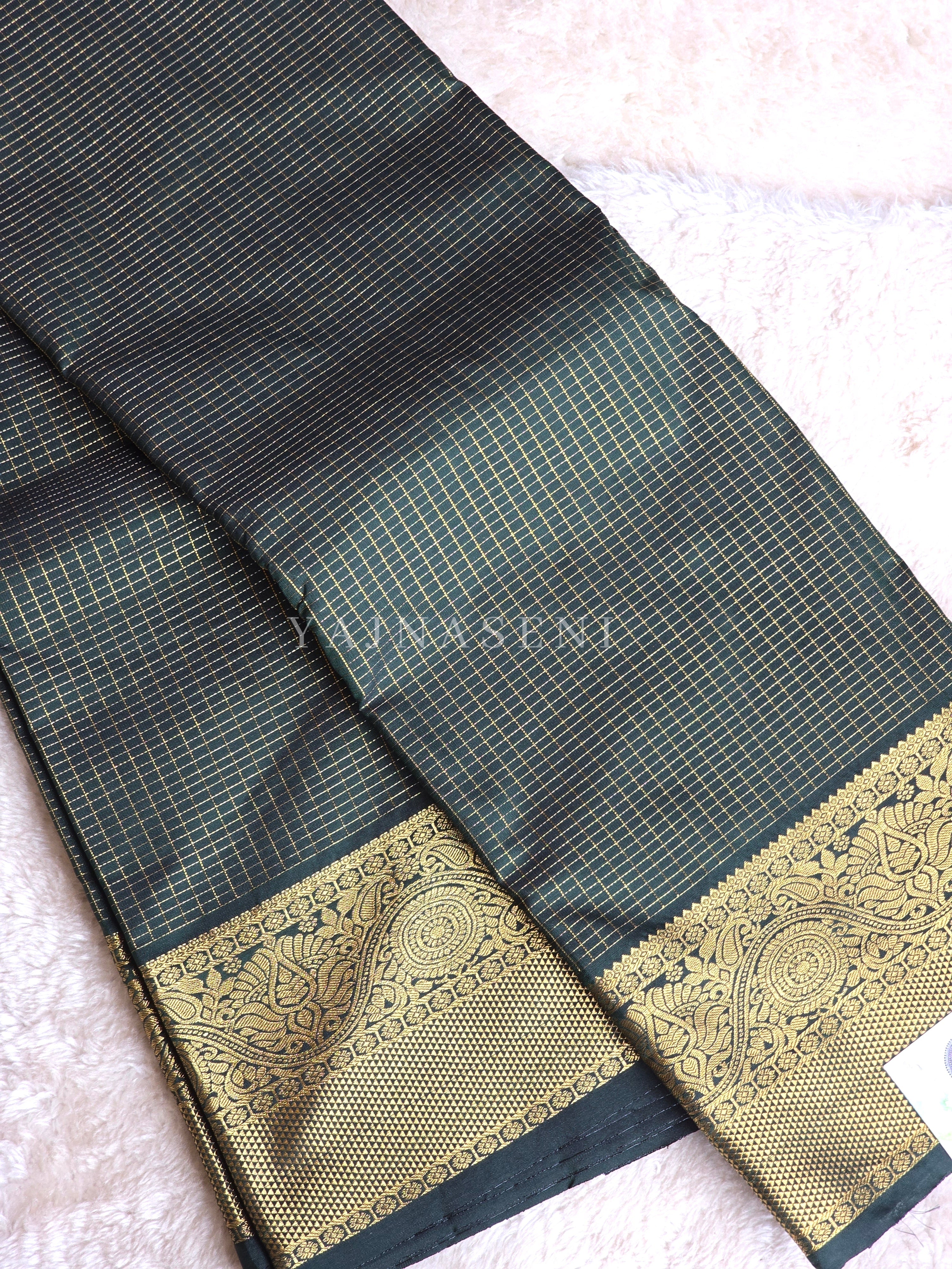 Vaira oosi x Checkered Saree - Timber Green