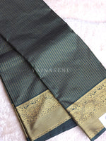 Load image into Gallery viewer, Vaira oosi x Checkered Saree - Timber Green
