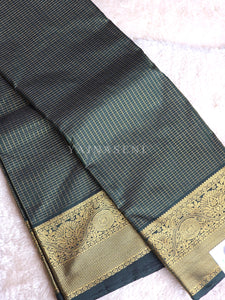 Vaira oosi x Checkered Saree - Timber Green