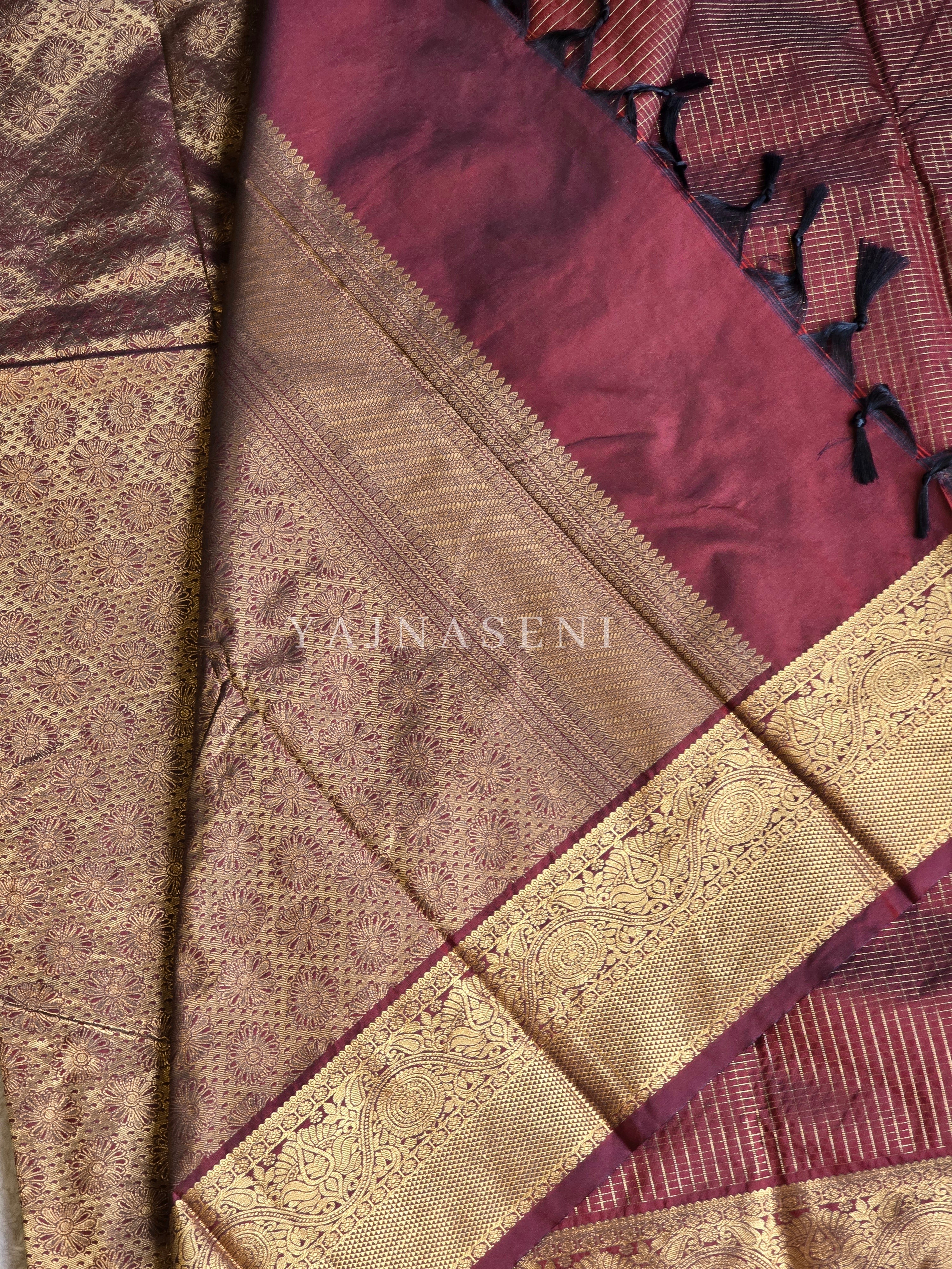 Vaira oosi x Checkered Saree - Wine