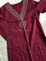 Load image into Gallery viewer, SAHANA [L/40] - Straight Cut Kurti Top
