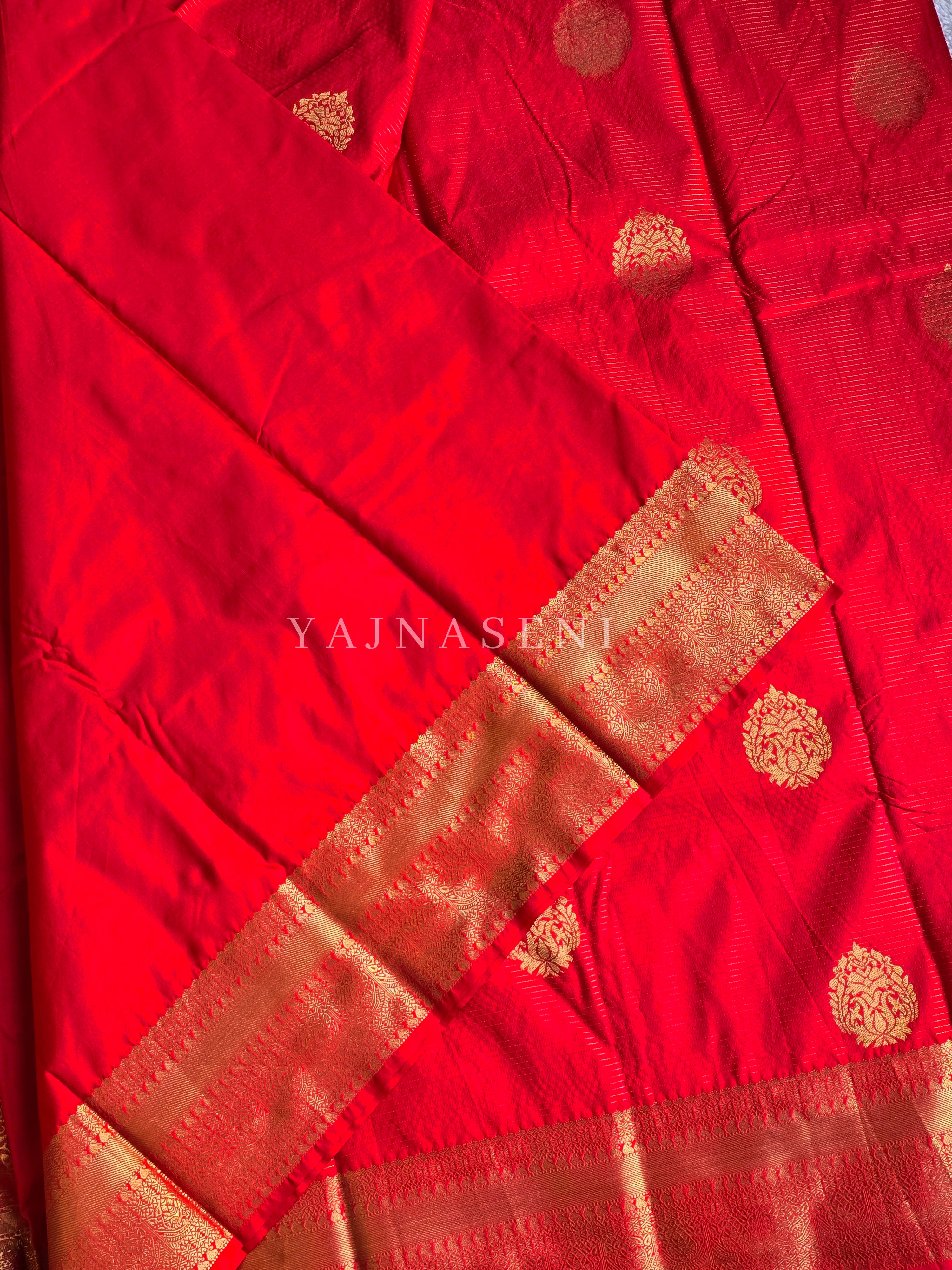 Vaira oosi x Motifs Saree - Red
