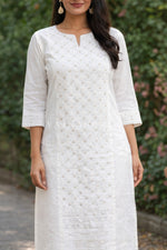 Load image into Gallery viewer, YAAZHINI [XL/42] - Straight Cut Kurti Top
