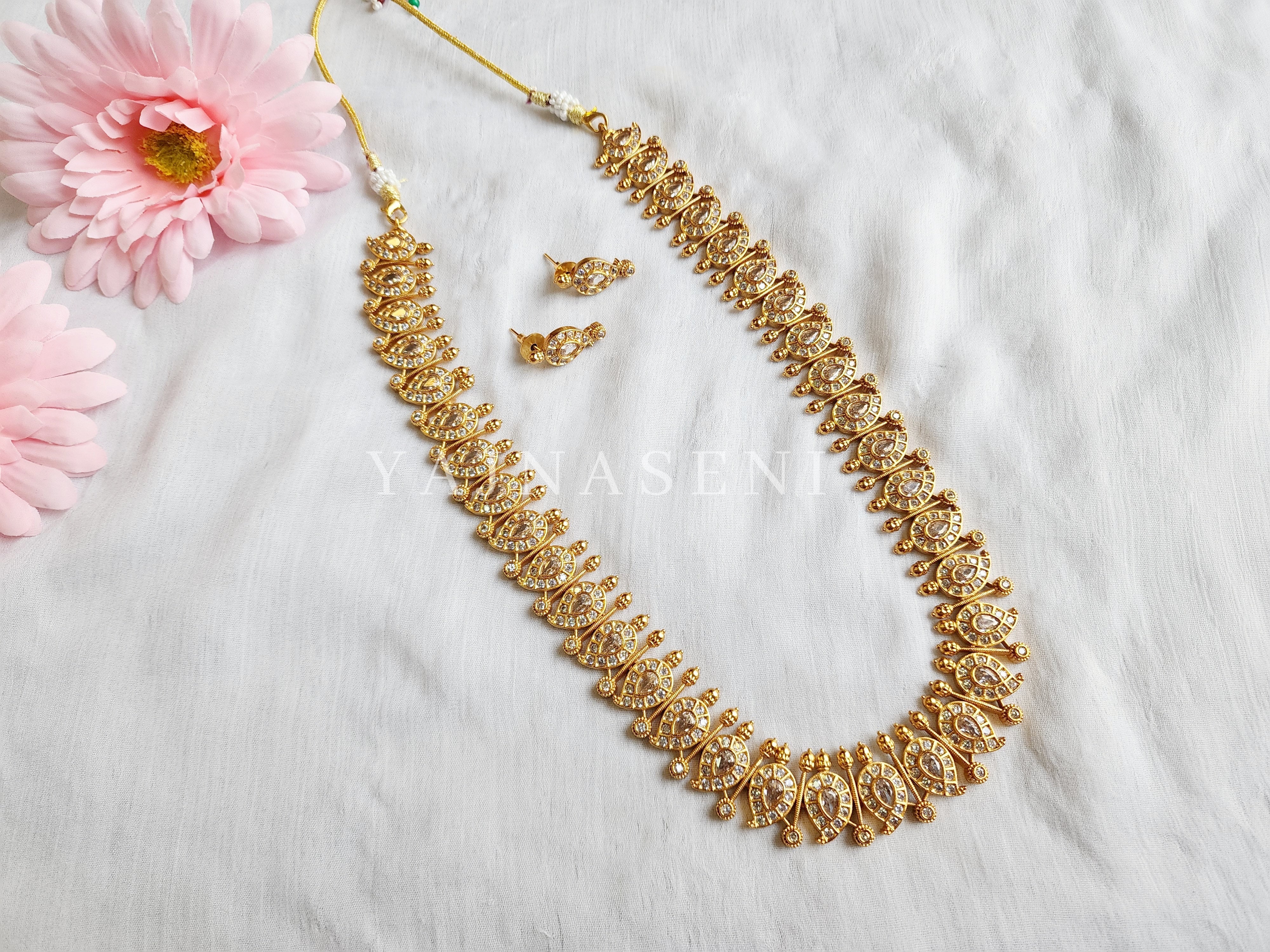 MENAGA (white)