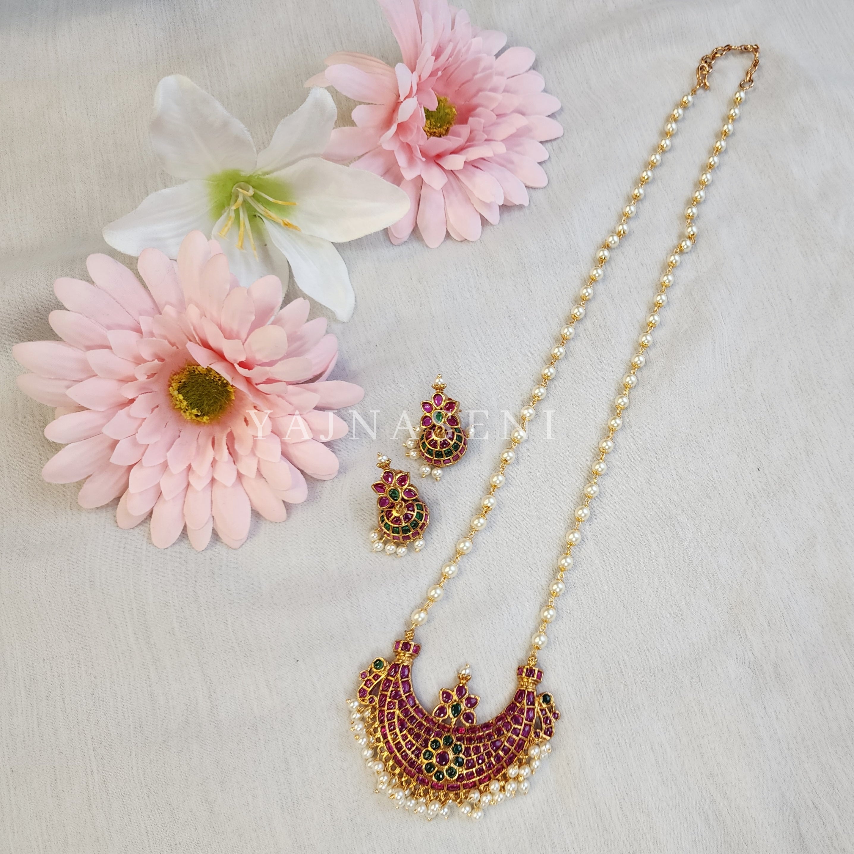 SAAVITHIRI (necklace)
