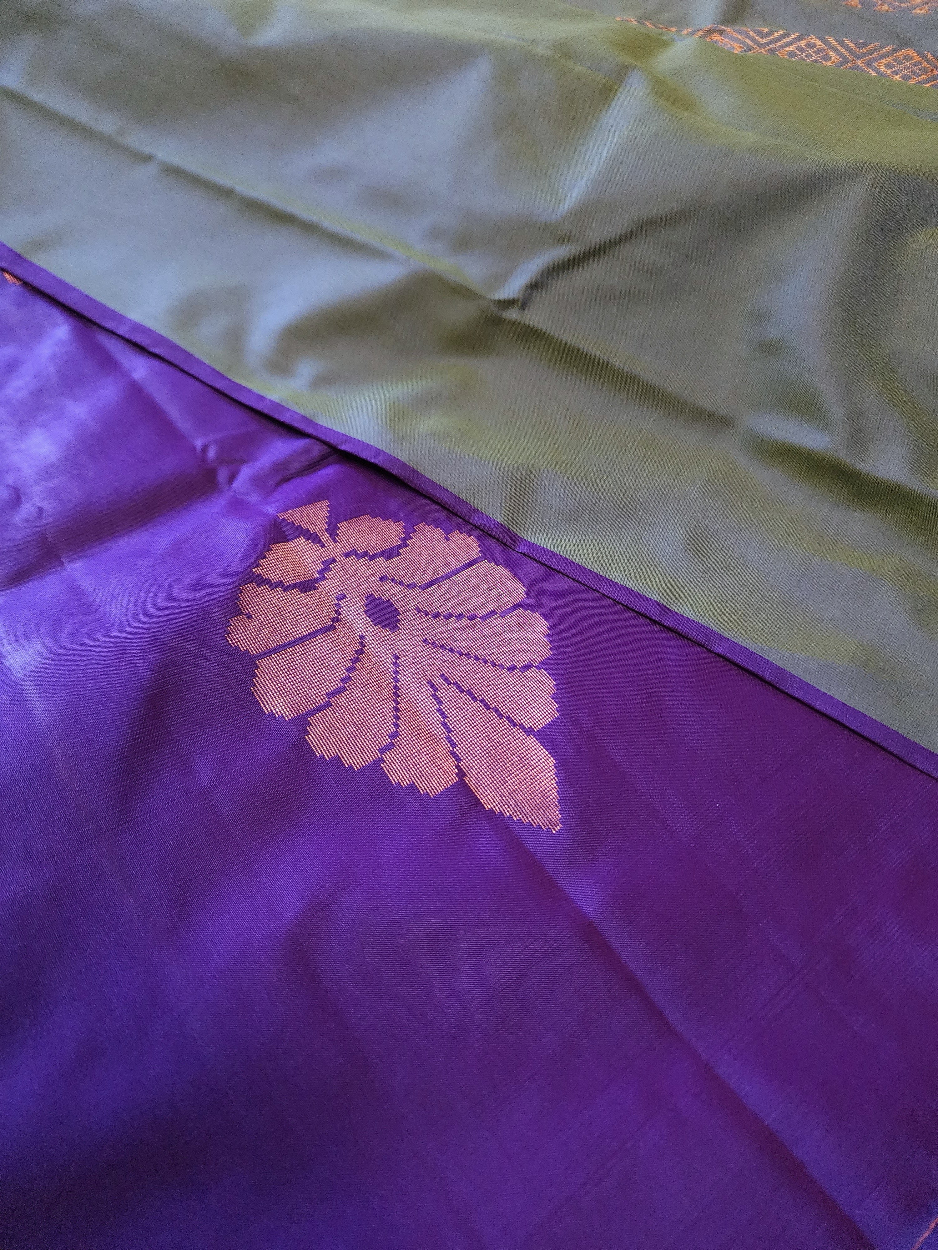 Soft Silk Borderless x Copper Motifs Saree : Purple x Green