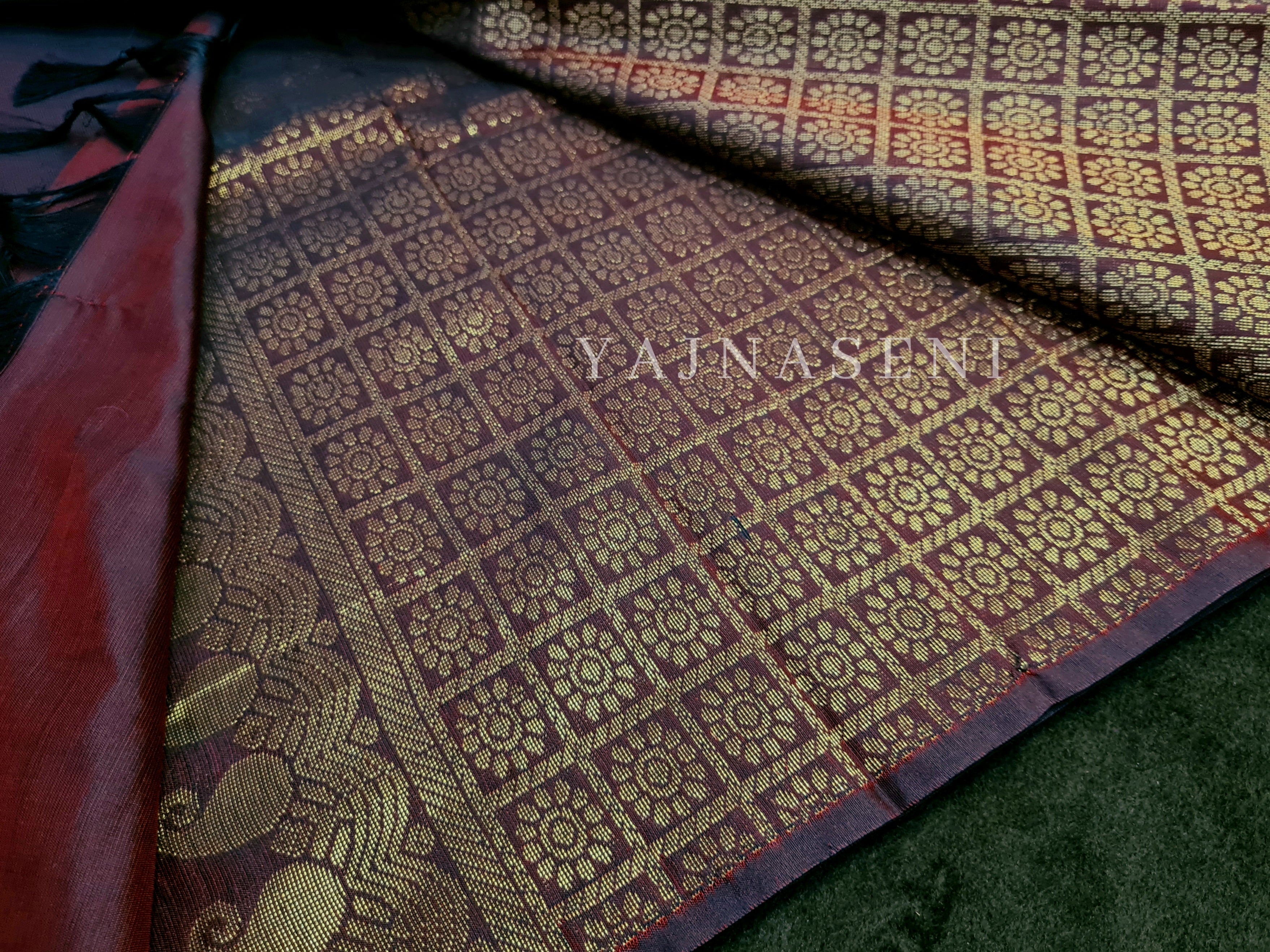 Soft Silk Borderless Mandala Saree - Maroon