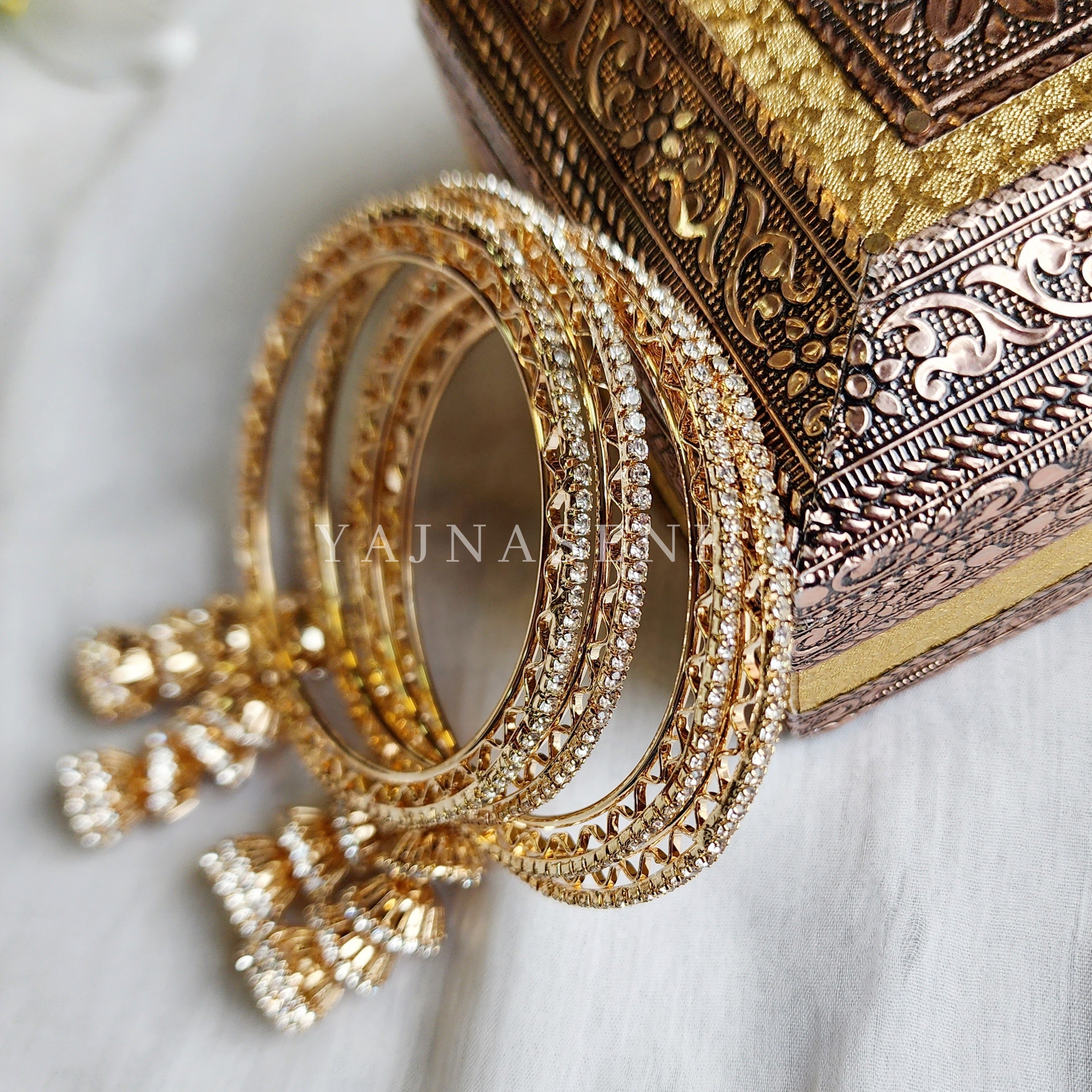 SUNITHA - set of 4 bangles (gold)
