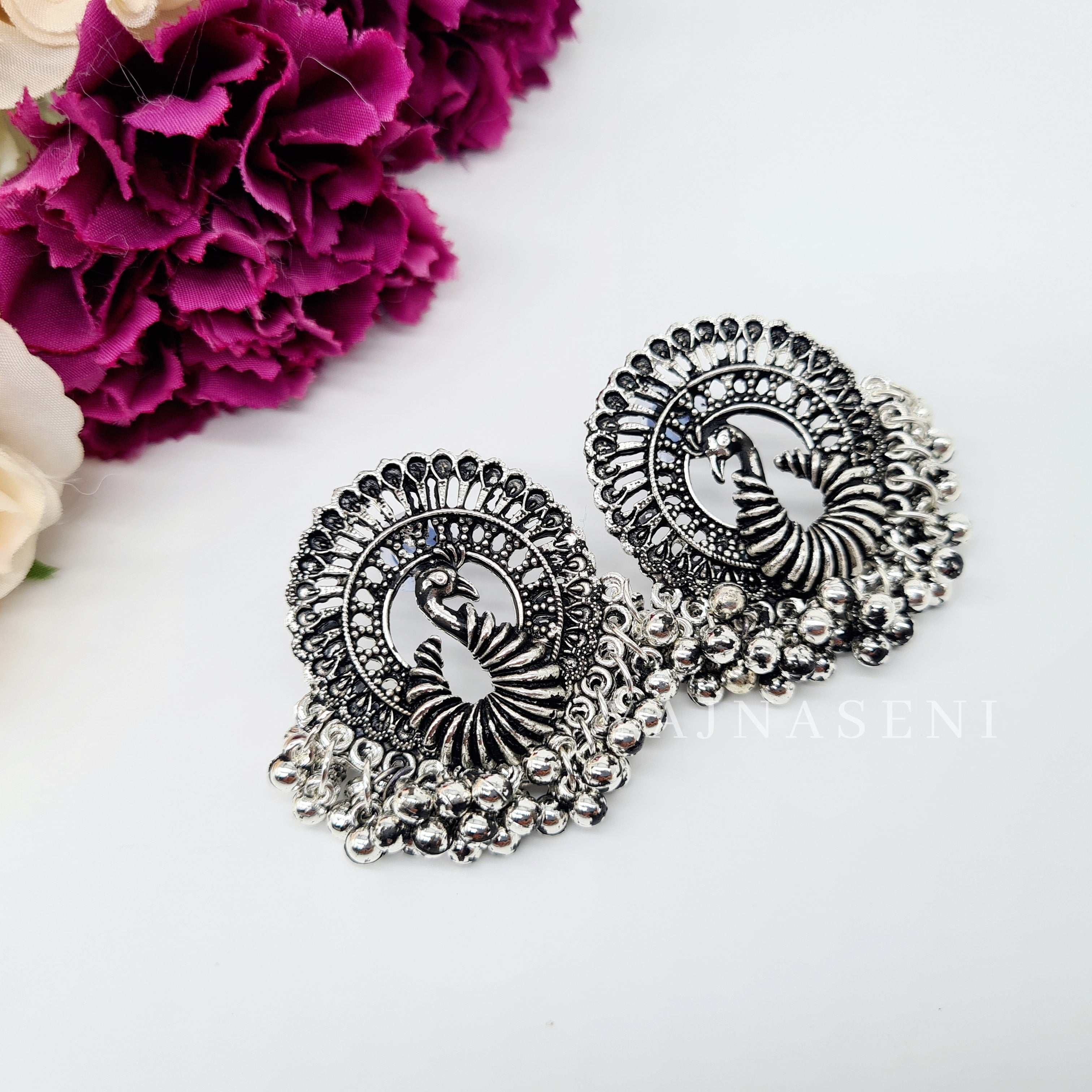Ghungaroo studs