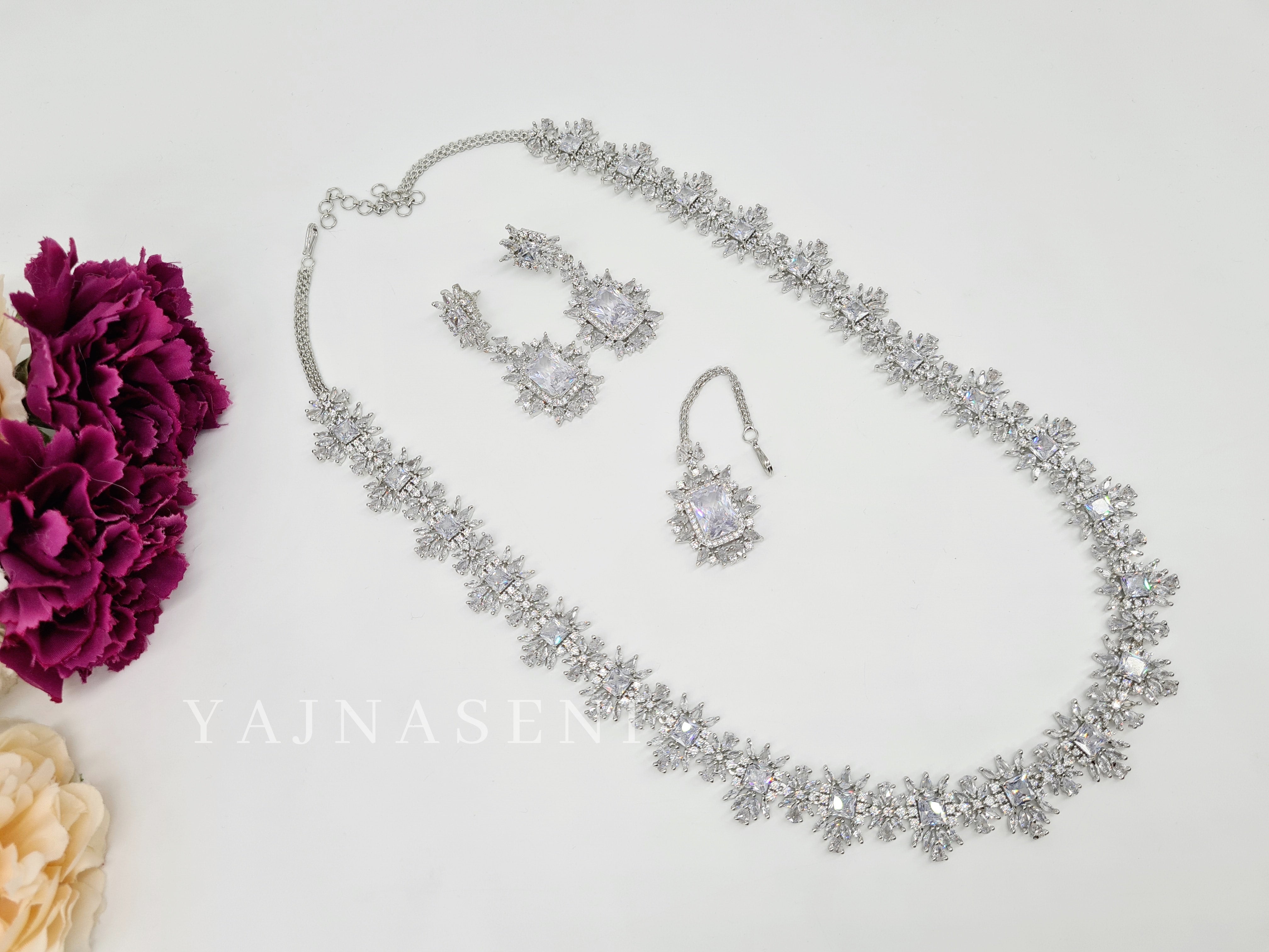 DIANA (necklace) - silver x white