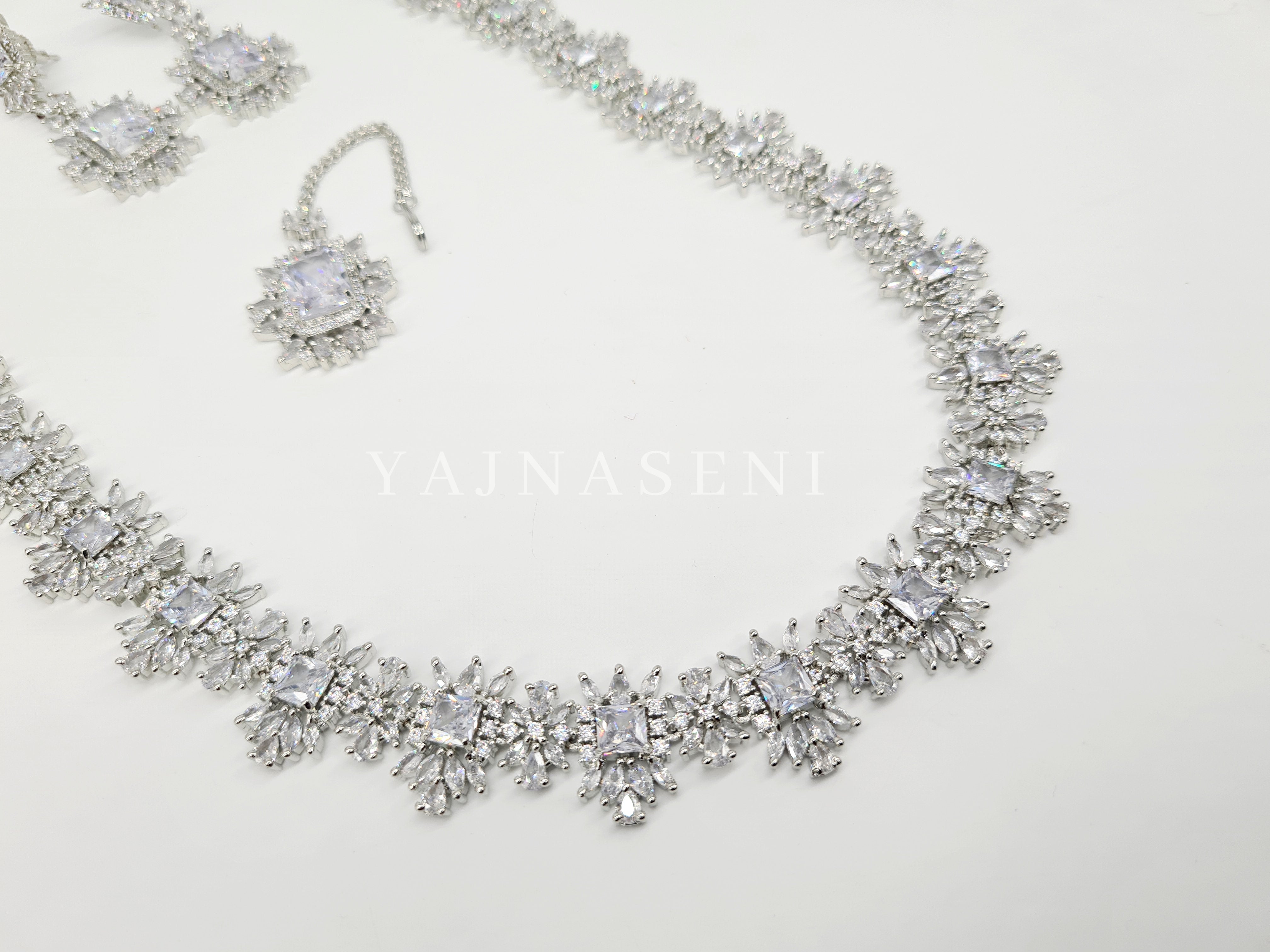 DIANA (necklace) - silver x white