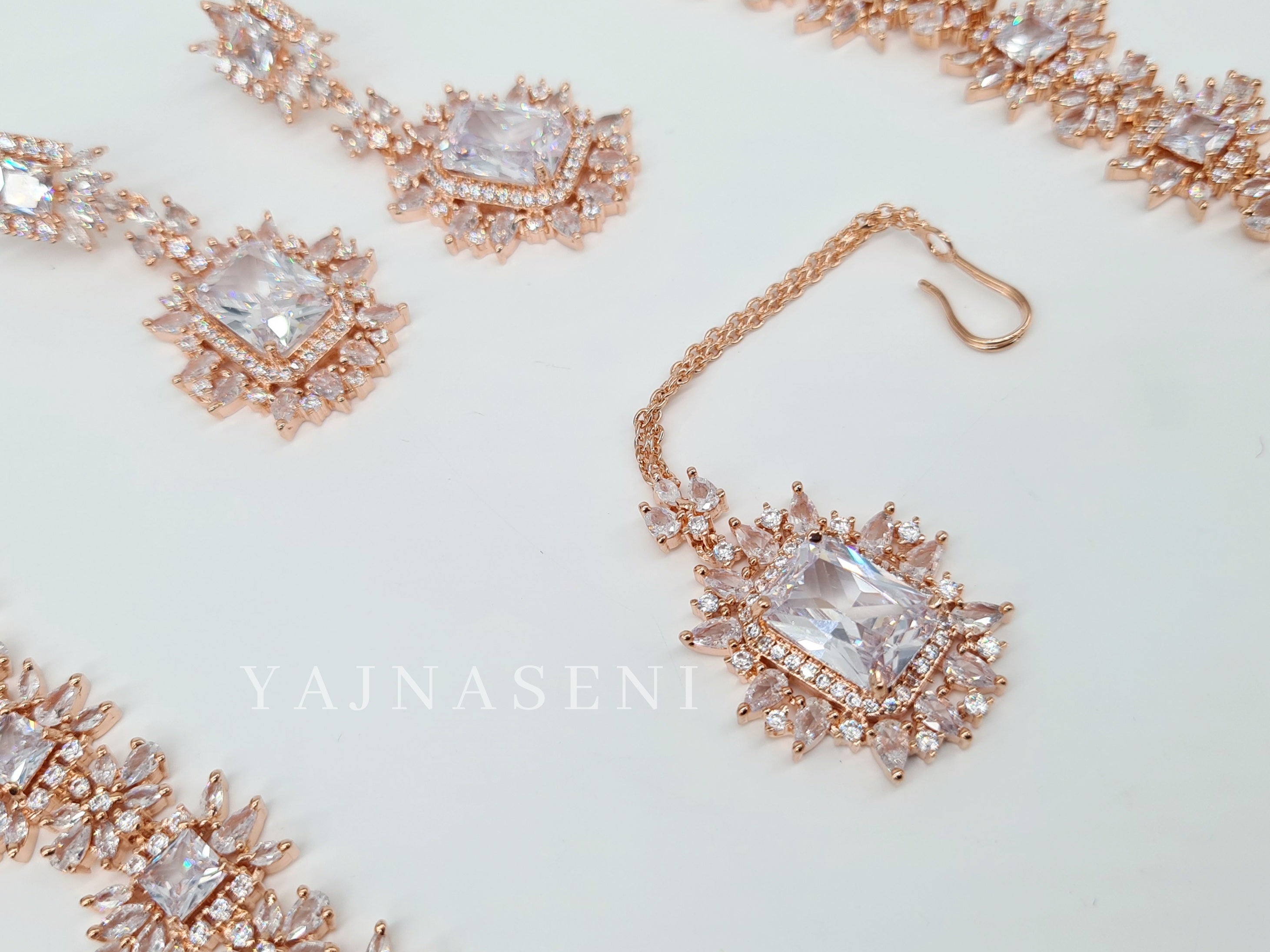 DIANA (necklace) - rosegold x white