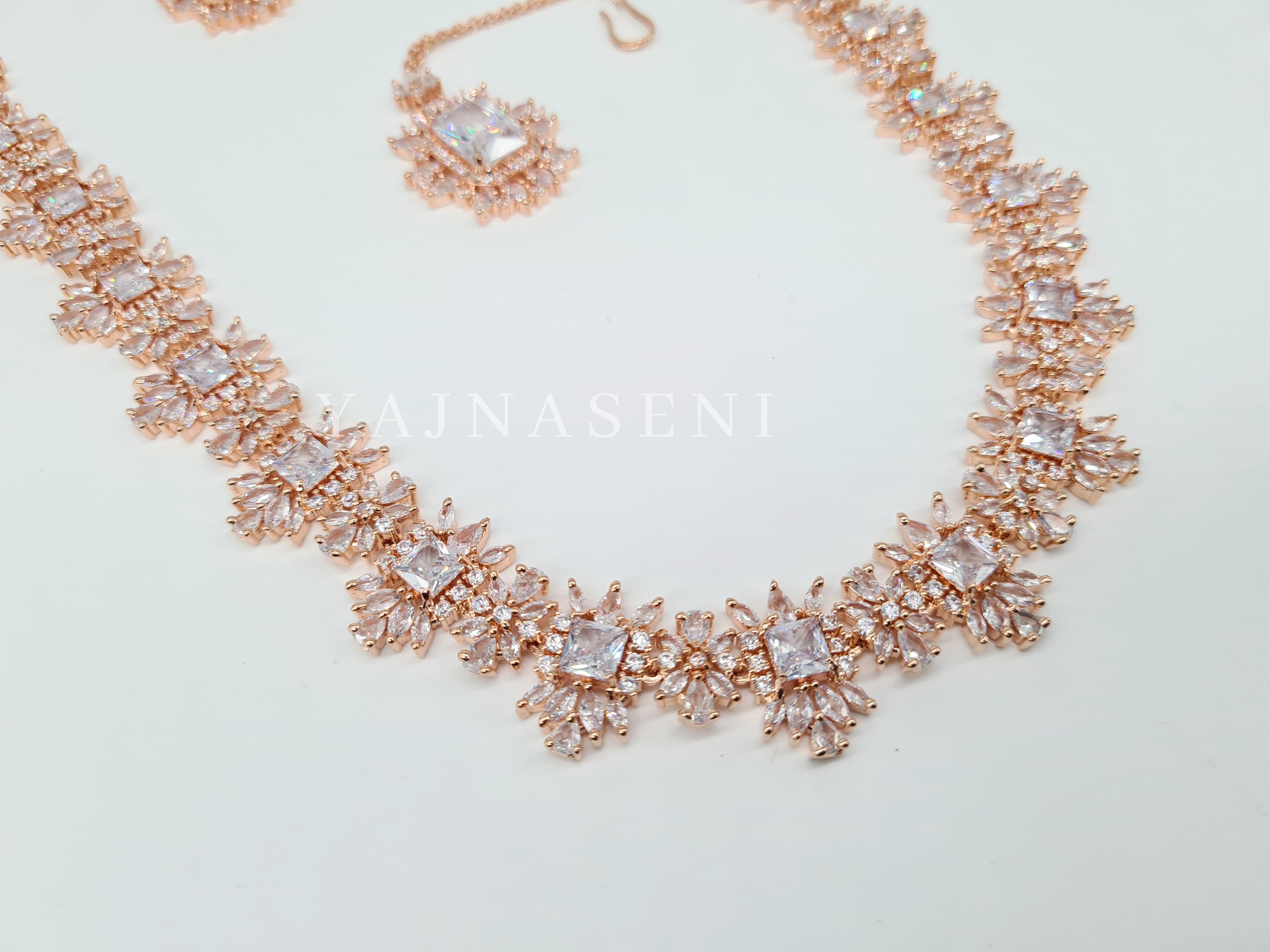 DIANA (necklace) - rosegold x white