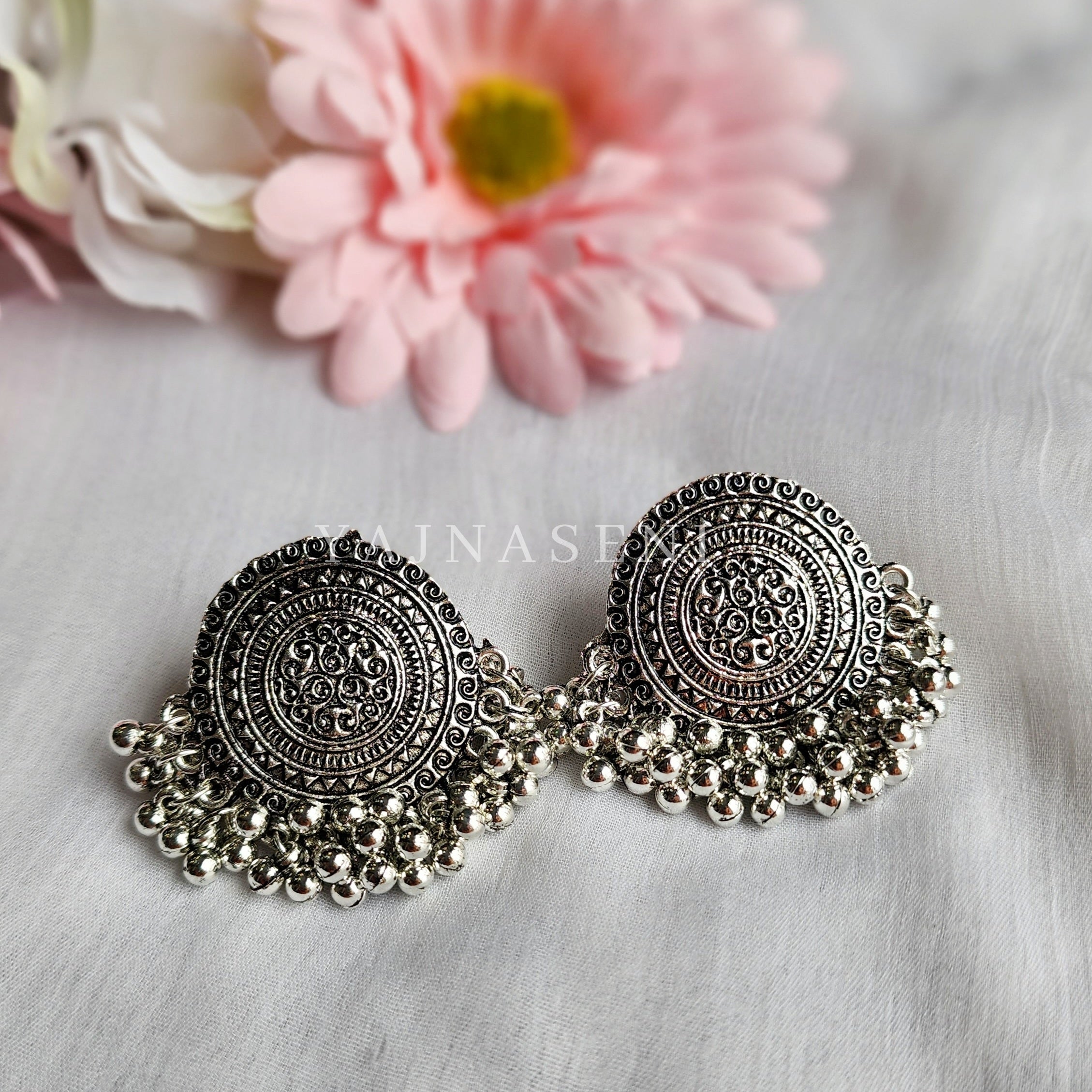 Ghungaroo studs