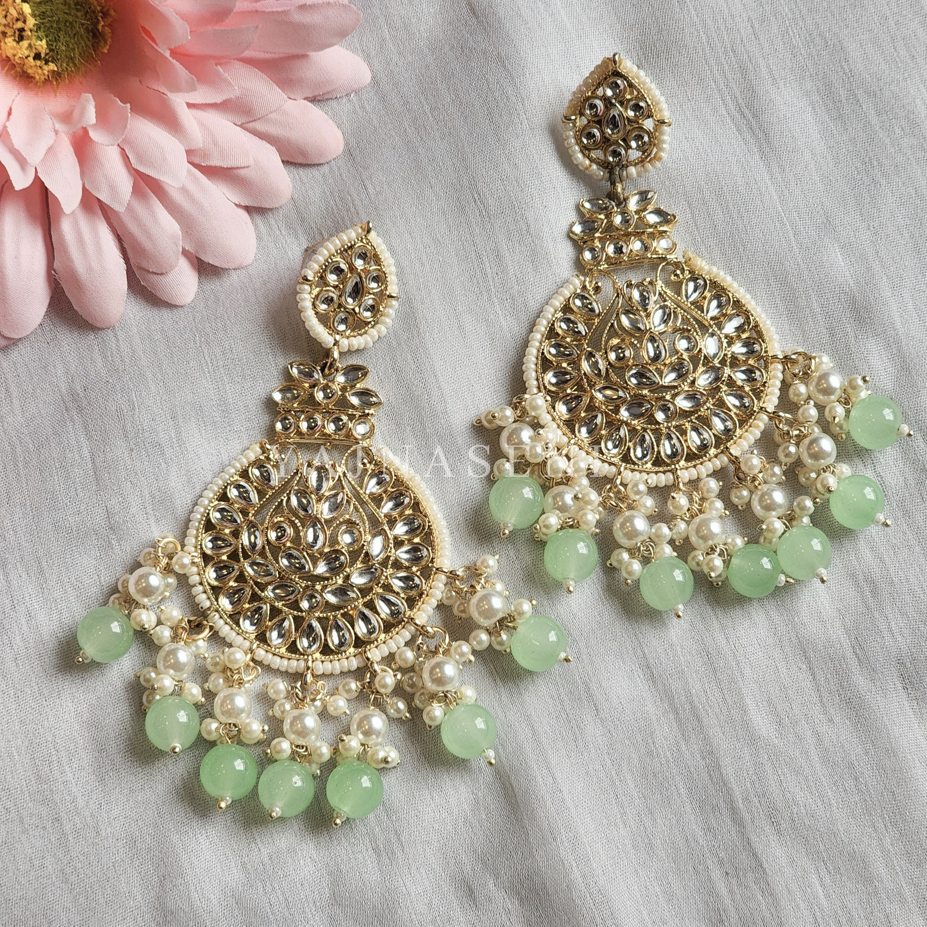 MITHRA earrings (pastel green)